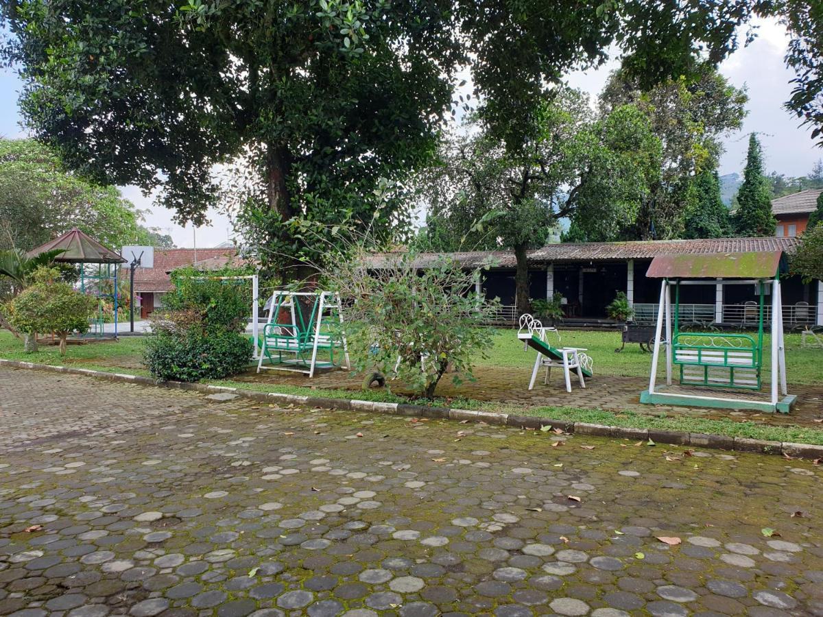 Yehezkiel Hotel Lembang Mitra Reddoorz Exterior foto