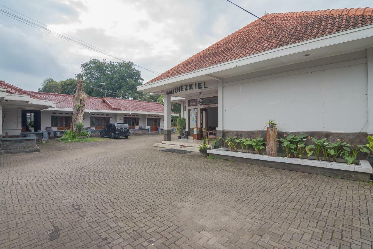 Yehezkiel Hotel Lembang Mitra Reddoorz Exterior foto
