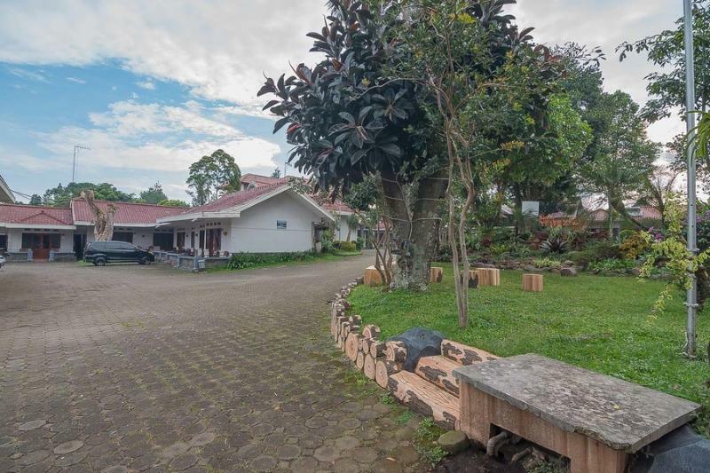 Yehezkiel Hotel Lembang Mitra Reddoorz Exterior foto